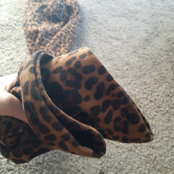 Blank NYC 27 Flare Leopard Soft Suede-like Pull on Pants, New. - Picture 11 of 15
